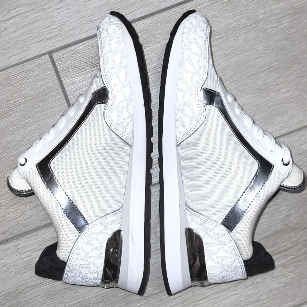 💋Michael Kors Maddy Two-Tone Logo Trainer (10) - Picture 5 of 12